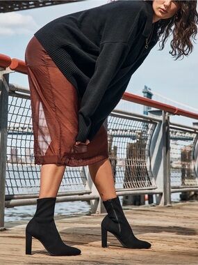 Inez Paz 90 Stretch in black suede size 8 W